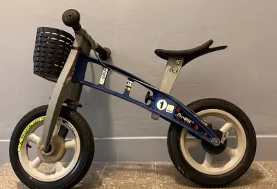 FirstBIKE Blue s košíkem, bubnová brzda