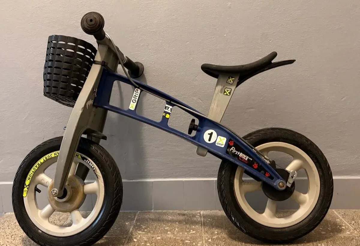 FirstBIKE Blue s košíkem, bubnová brzda