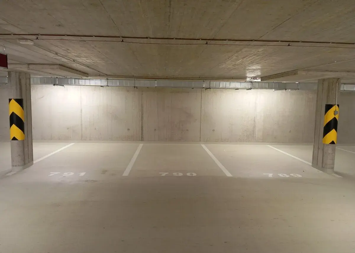 Podnájem garážového stání 13m2