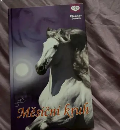 Kniha měsíční kruh Eleanor Jones