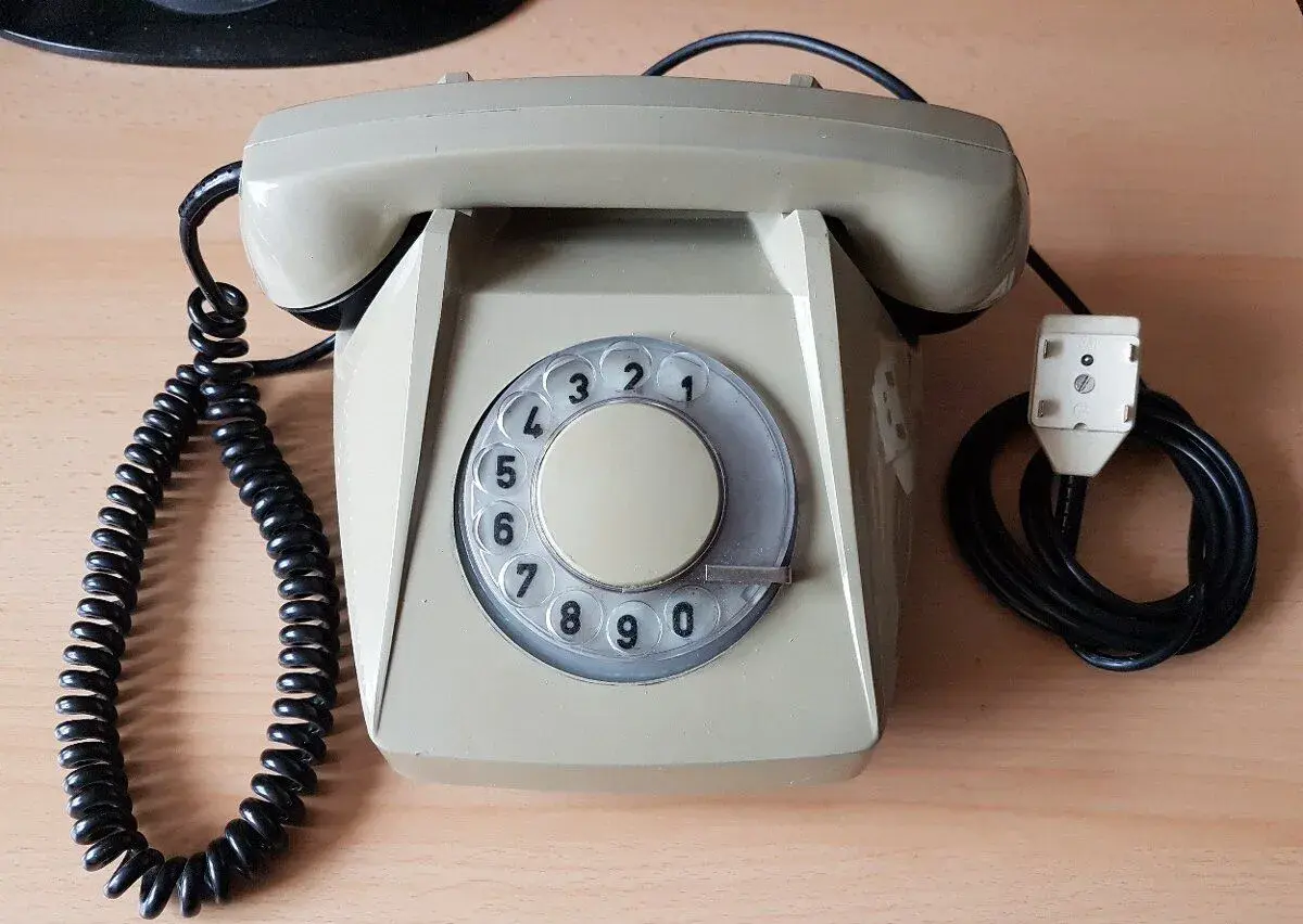Retro telefon Tesla Stropkov