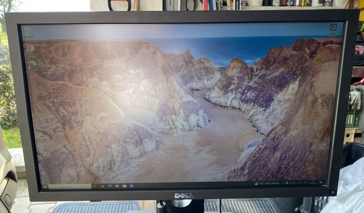 22" Dell P2211Ht | Full HD | Výškově nastavitelný | zánovní