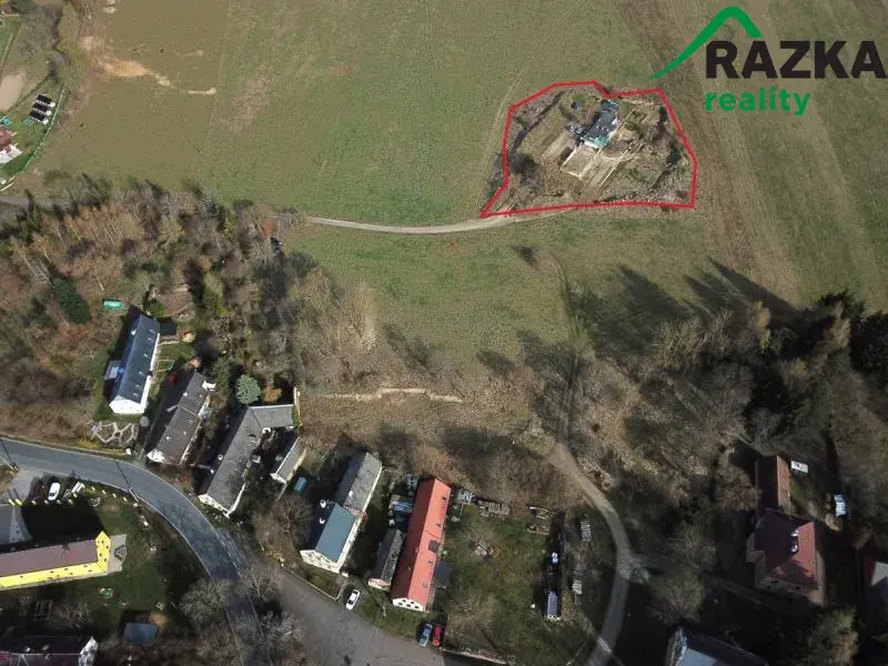 Rozestavěná stavba na pozemku 4 866 m² Domaslav