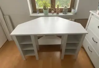 Psací stůl rohový IKEA, velmi pěkný stav