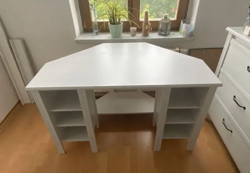 Psací stůl rohový IKEA, velmi pěkný stav