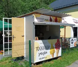 Prodejní stánek na zmrzlinu anebo občerstvení