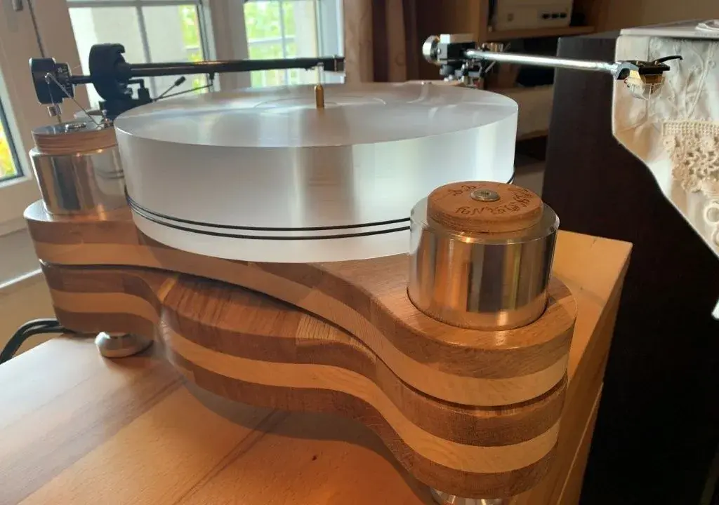 Výjimečný manufakturní gramofon