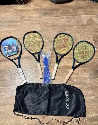 Yonex EZONE 100 SL 2022 – 4 rakety, grip G1 + 3 věnce