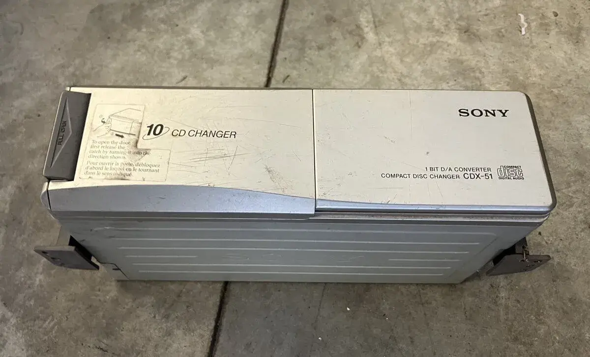CD měnič SONY