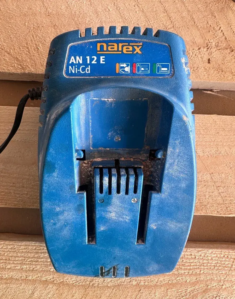 NAREX nabíječka AN 12E