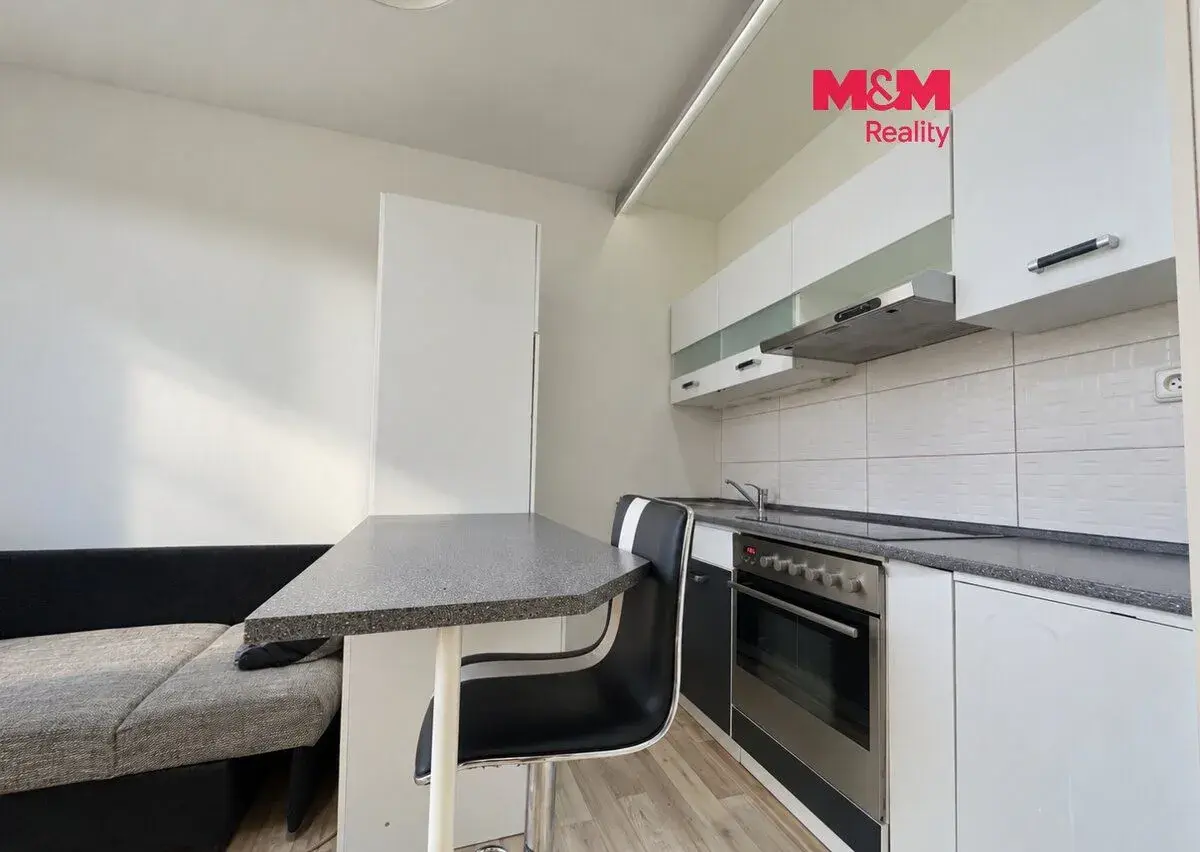Pronájem bytu 1+kk, 20 m², Chomutov, ul. Bezručova