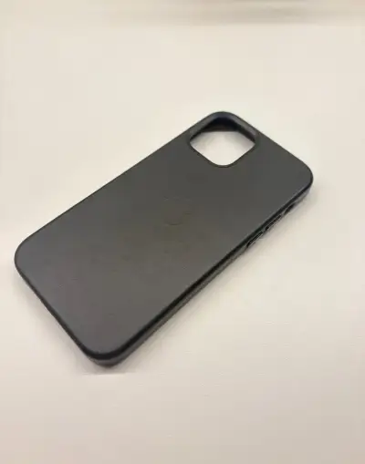 Originální kožený obal na iPhone 12 / 12 Pro s MagSafe