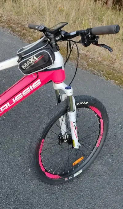 Zánovní dámské kolo Cruissis