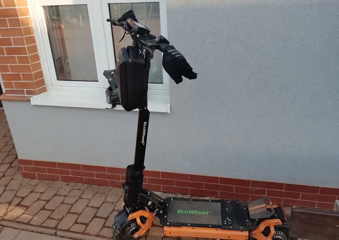 Elektrickou koloběžku Ecowheel K100 Pro + helmu