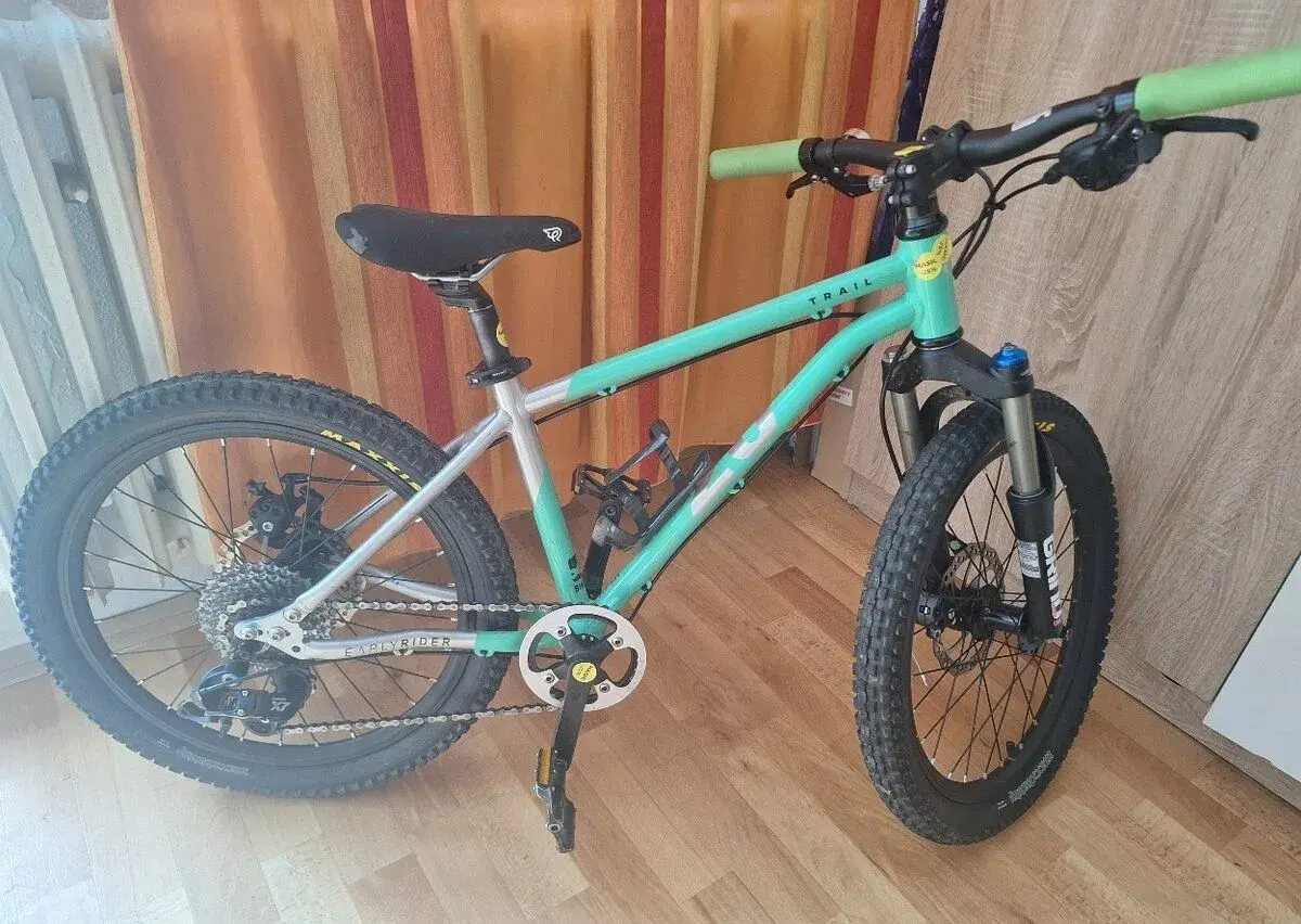EARLY RIDER