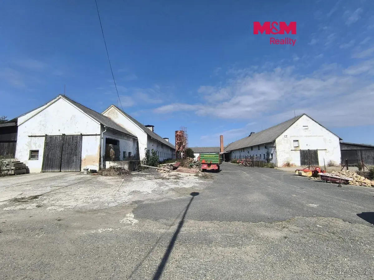 Prodej zemědělského objektu, 3150 m², Vlašim