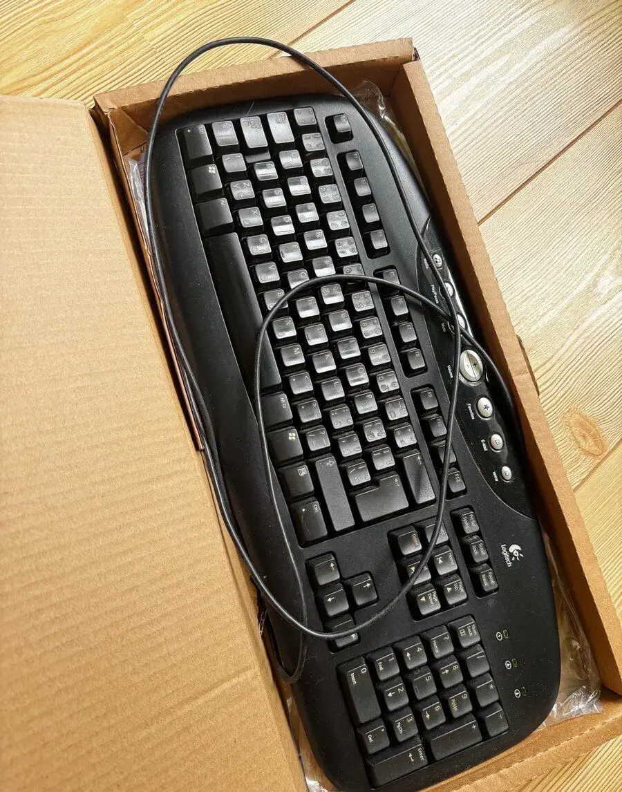 Klávesnici Logitech – multimediální
