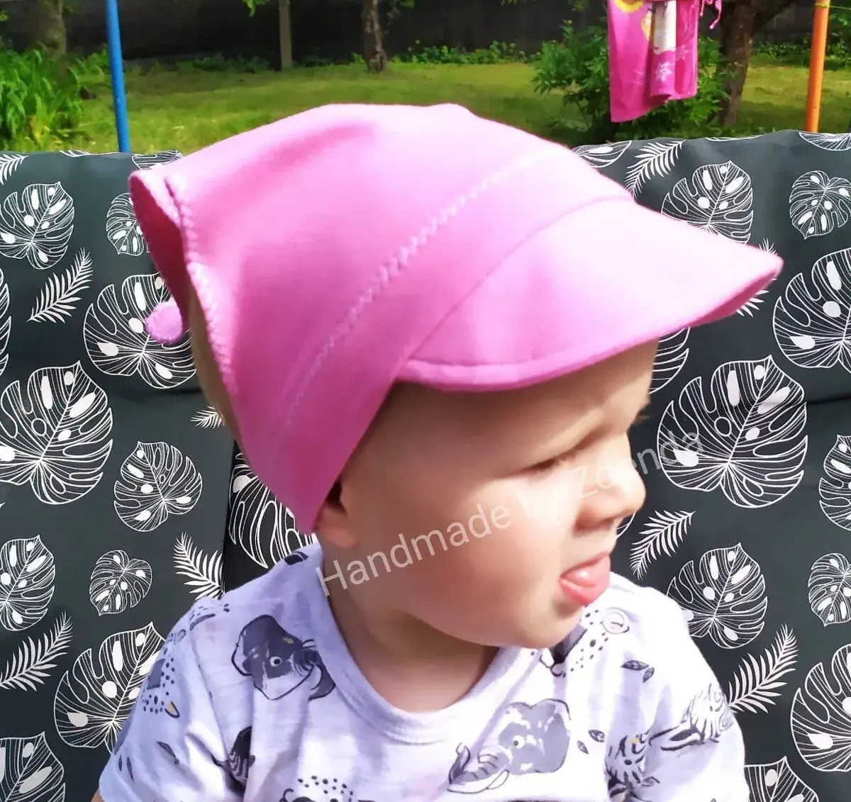 Šátek s kšiltem