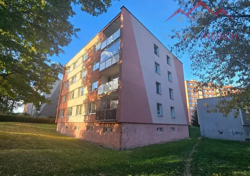 Pronájem bytu 3+1 se zasklenou lodžií po rekonstrukci, 67 m