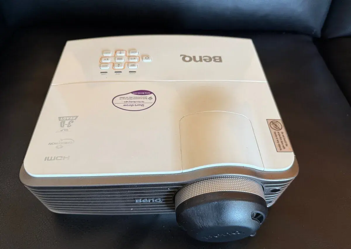 Krátkoprojekční BenQ MX812ST – funkční