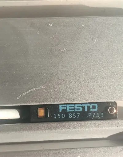 Pneumatický válec FESTO DNC-63-100-PPV-A + 2 snímače