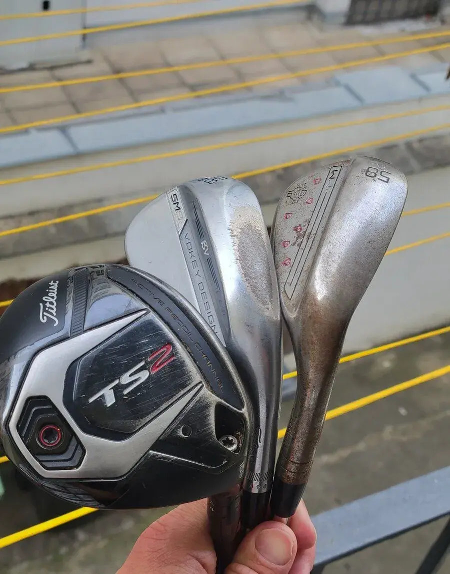 Golfové hole Titleist TS2 a Vokey