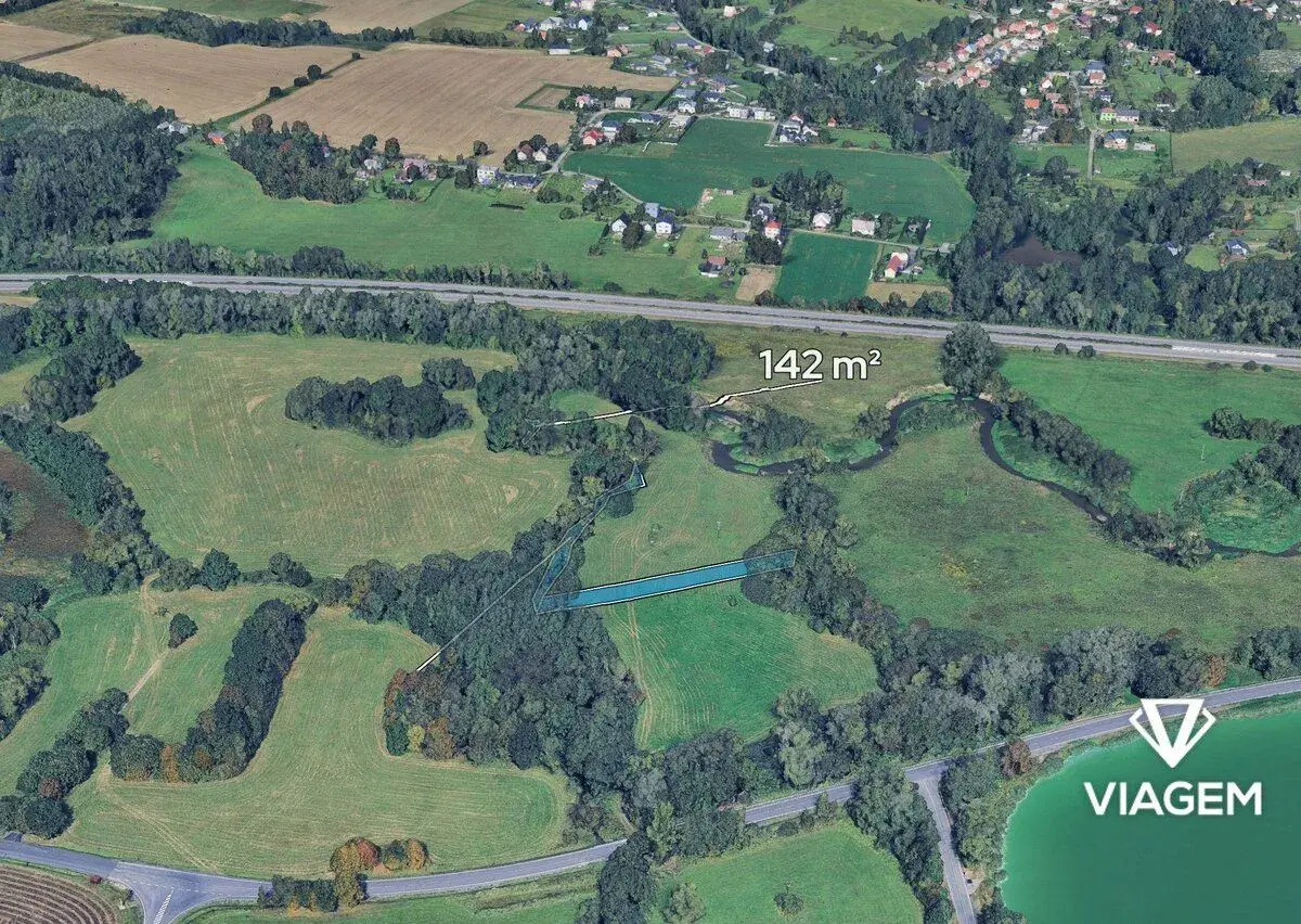 Pole 1 757 m²