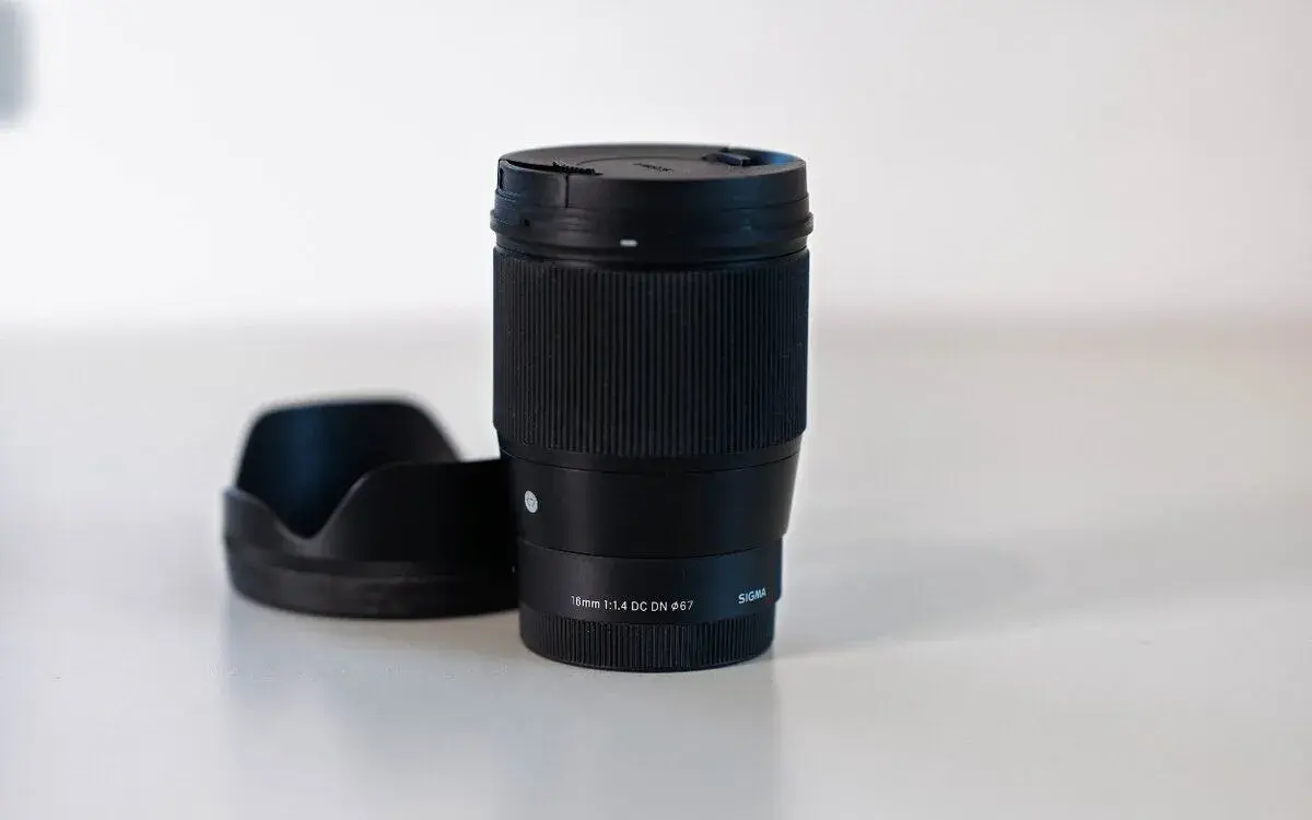Sigma 16mm f/1.4 DC DN Contemporary pro Sony E - jako nová