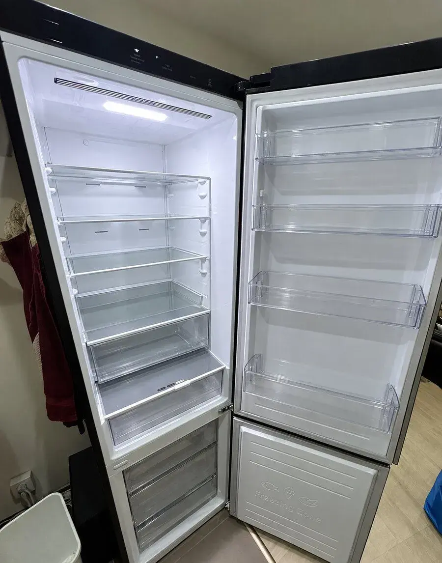 Chladnička s mrazničkou LG GBP62MCNBC
