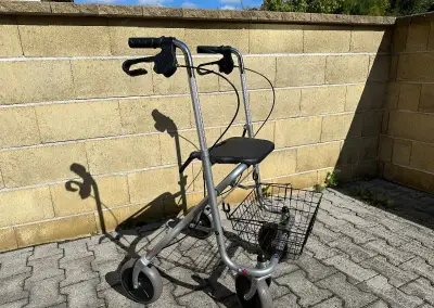Chodítko pro seniory, opěrný vozík pro důchodce