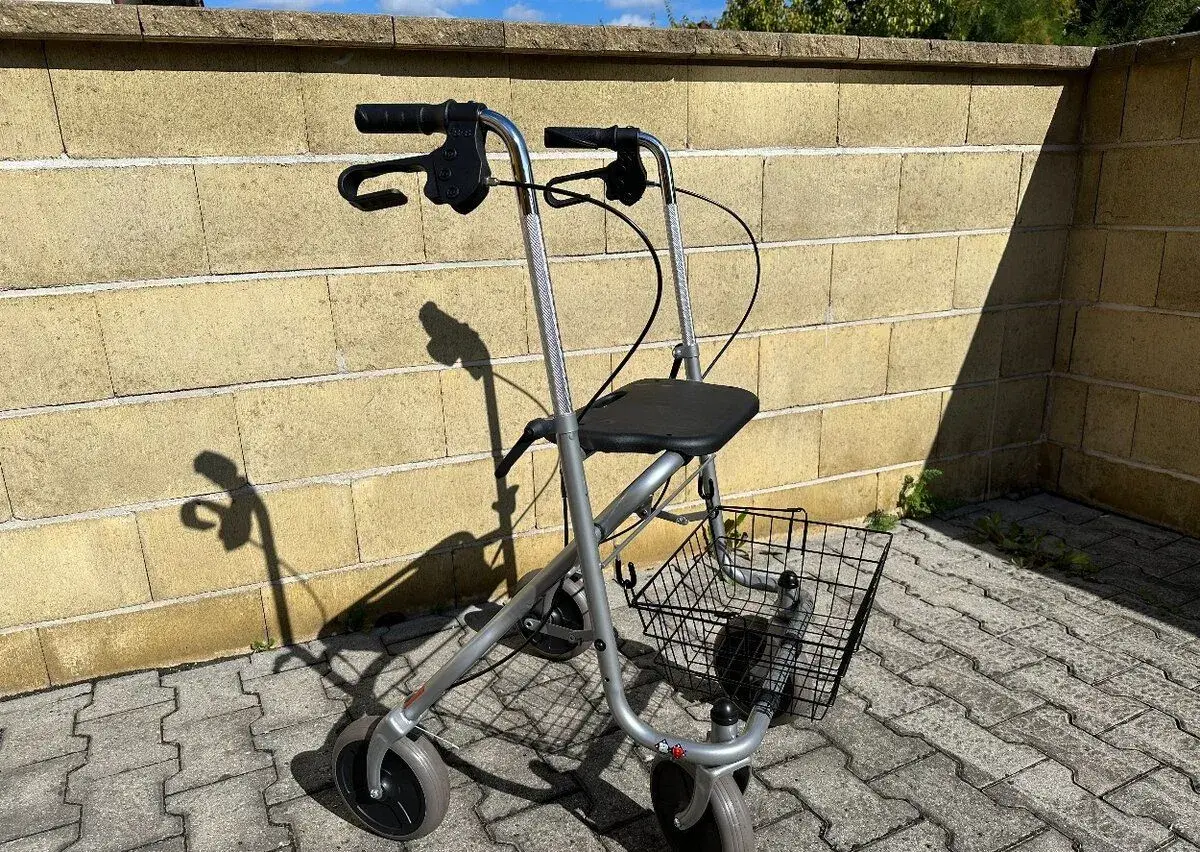 Chodítko pro seniory, opěrný vozík pro důchodce