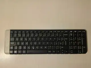 Bezdrátová klávesnice Logitech K230 CZ – kompletní v krabici