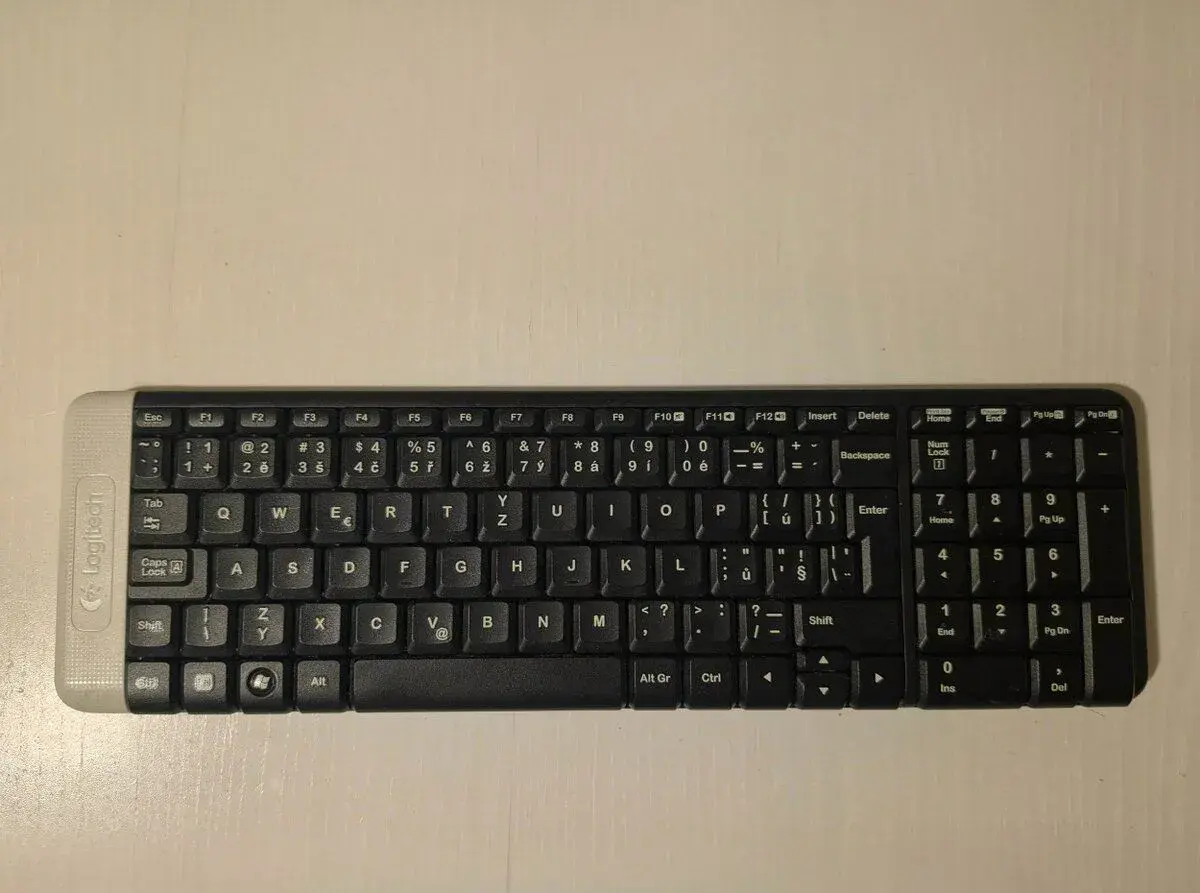 Bezdrátová klávesnice Logitech K230 CZ – kompletní v krabici