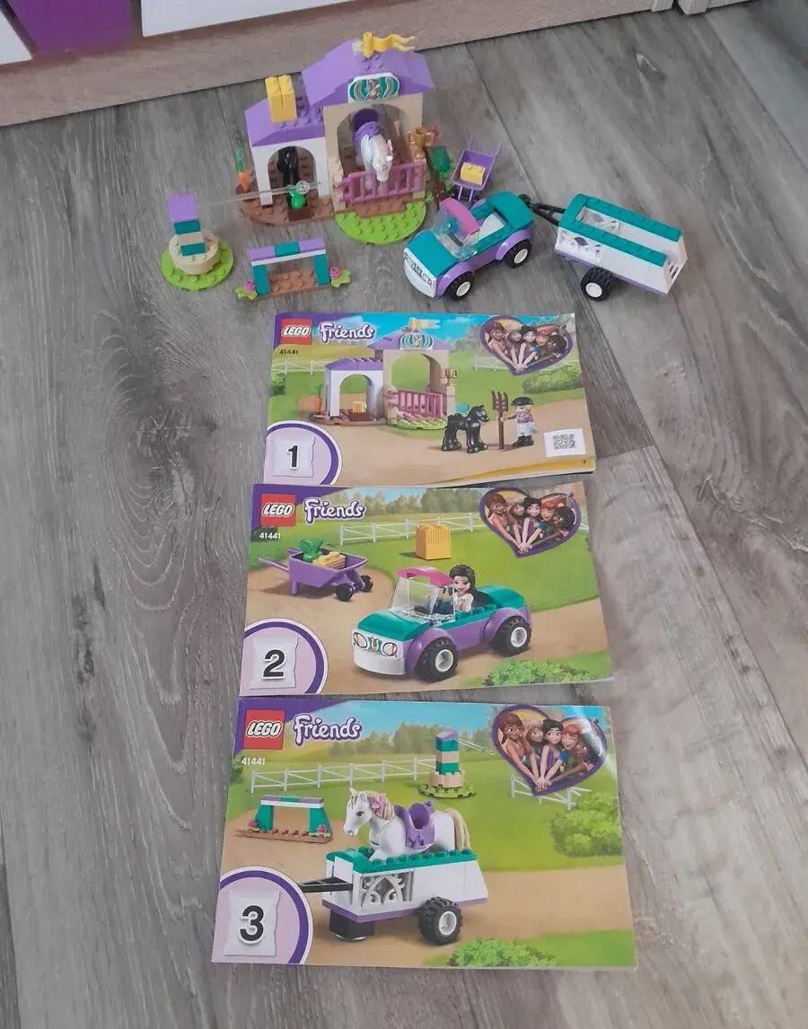 Lego friends auto s přívěsem a kůň