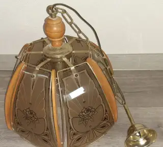 Zdobený skleněný lustr