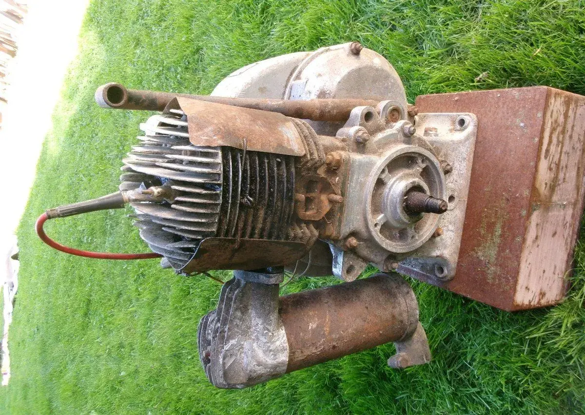 Motor typu PF - benzínový dvoutaktní jednoválec a dal