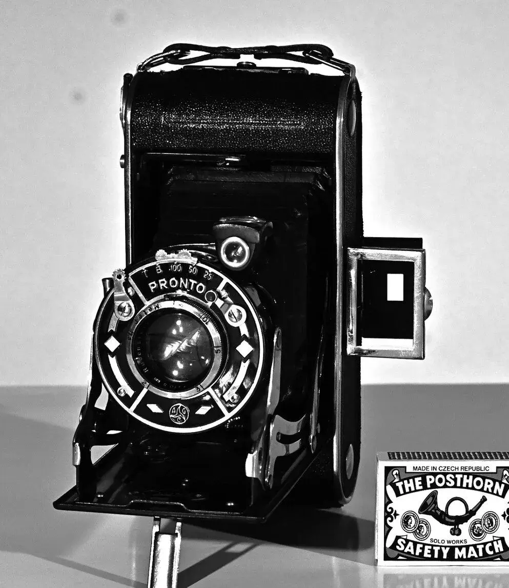 GLUNZ 6x9. Starožitný fotoaparát.