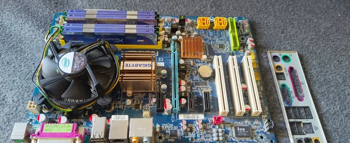 Deska GA-P35-DS3L + Procák 4 Jádro +8gb ddr2 ram