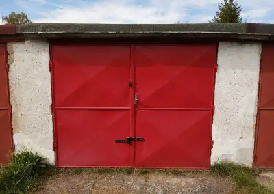 Pronájem garáže v Pardubicích za Zlatou přilbou.