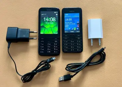 Nokia 225 DUAL SIM a Nokia 208