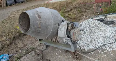 Velká stavební míchačka