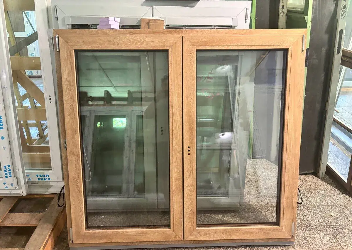 Okno PVC 1460x1330MM, trojsklo, nové, dub