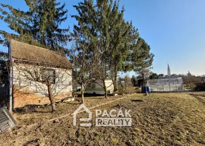 Prodej stavebního pozemku s chatou a garáže v Tovačově, Podz