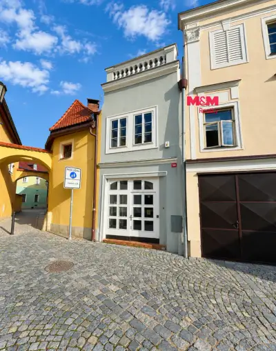 Pronájem obchodního objektu, 100 m², J. Hradec, ul. Školní