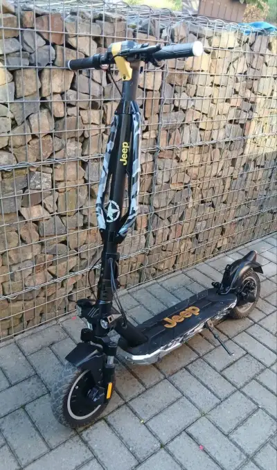 Koloběžka JEEP