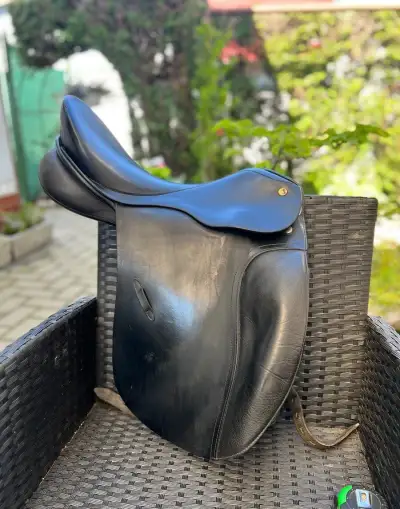 Drezurní sedlo Busse 17/2 černé