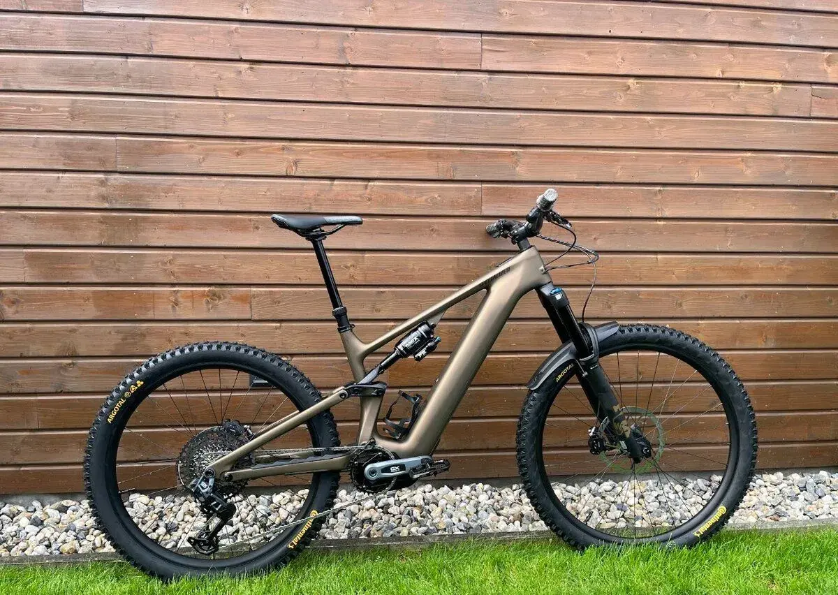 Specialized Turbo Levo Expert Carbon, 2026, nájezd 256km