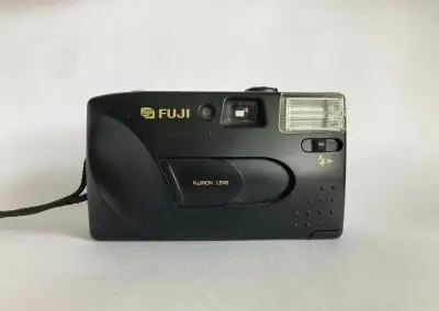 Kompaktní fotoaparát s bleskem FUJI DL-8