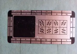 Kovový filatelistický zoubkoměr