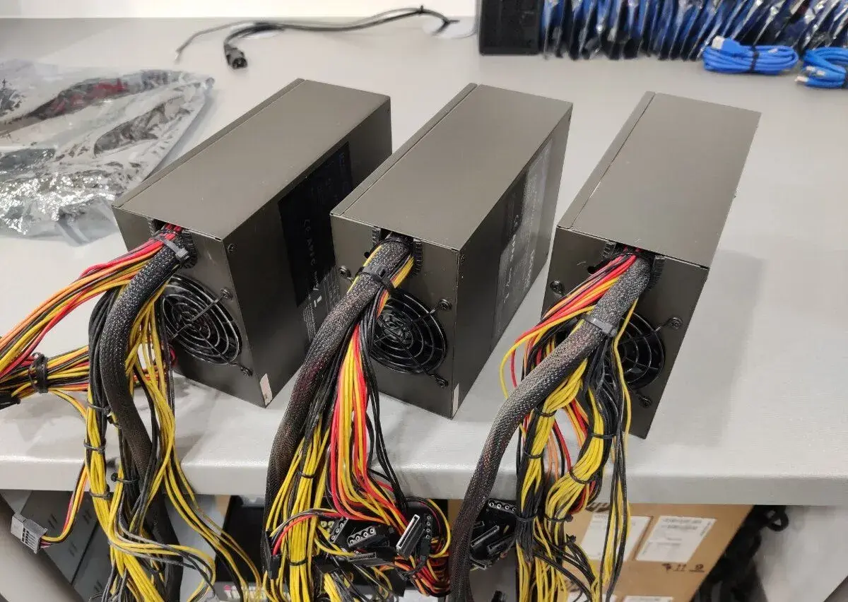 ATX zdroj LC Power LC1650 V2.31 1650W
